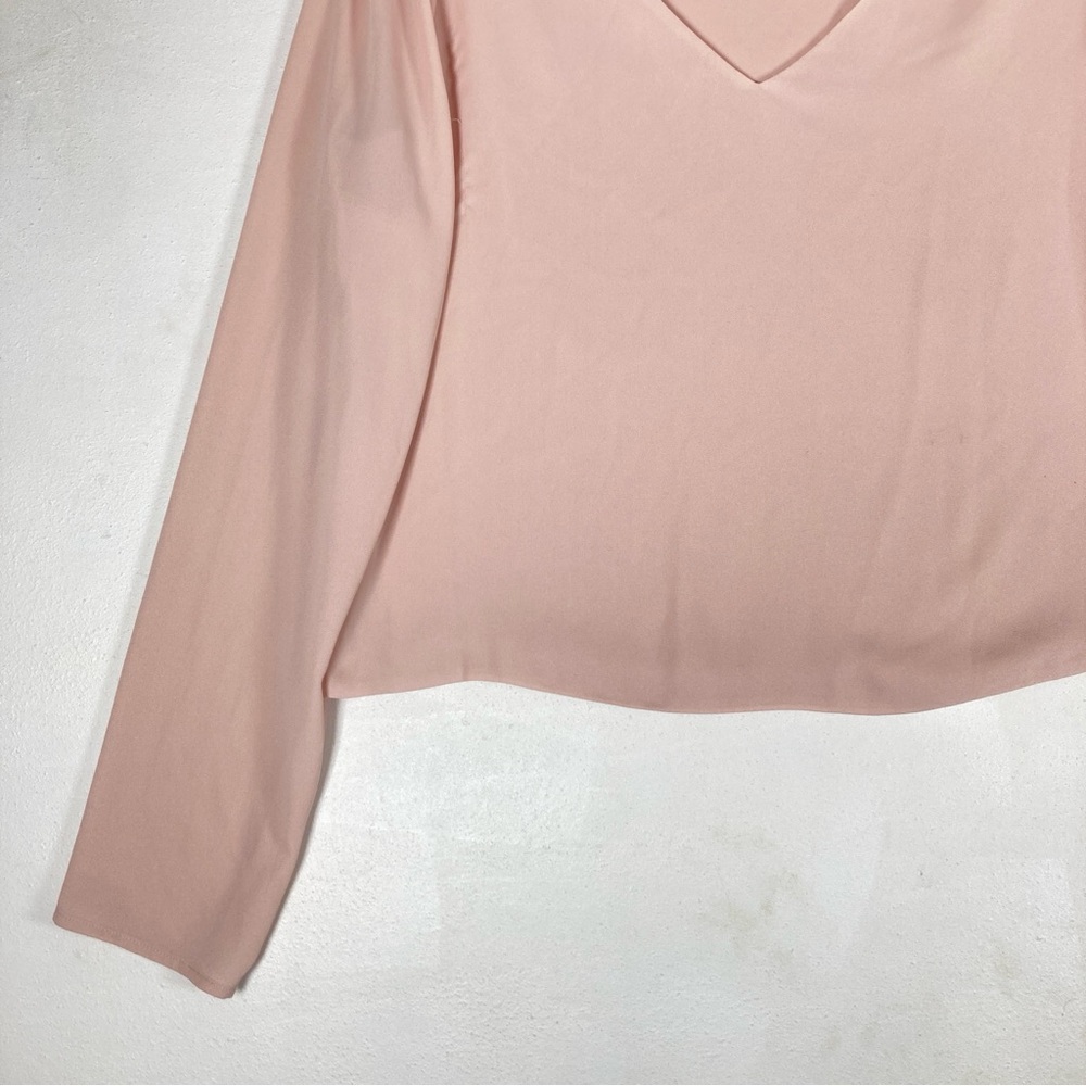 Aritizia Babaton Murphy Blouse Womens M Nude V-Neck Cropped Long Sleeved Office - Picture 12 of 14